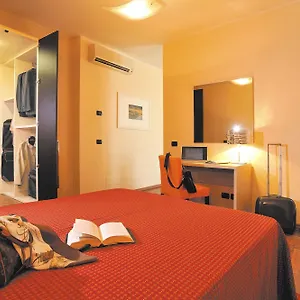 Otel Zodiaco, Modena