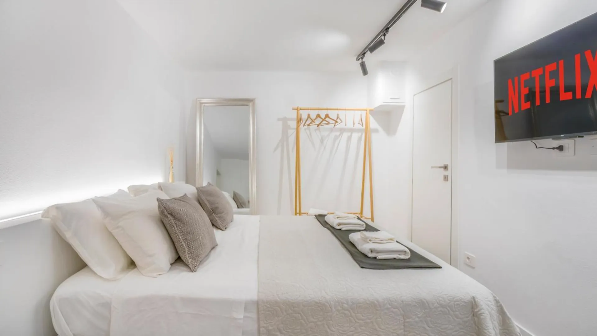 Modena'S Graffiti House In The Heart Of Movida Apartment Italy